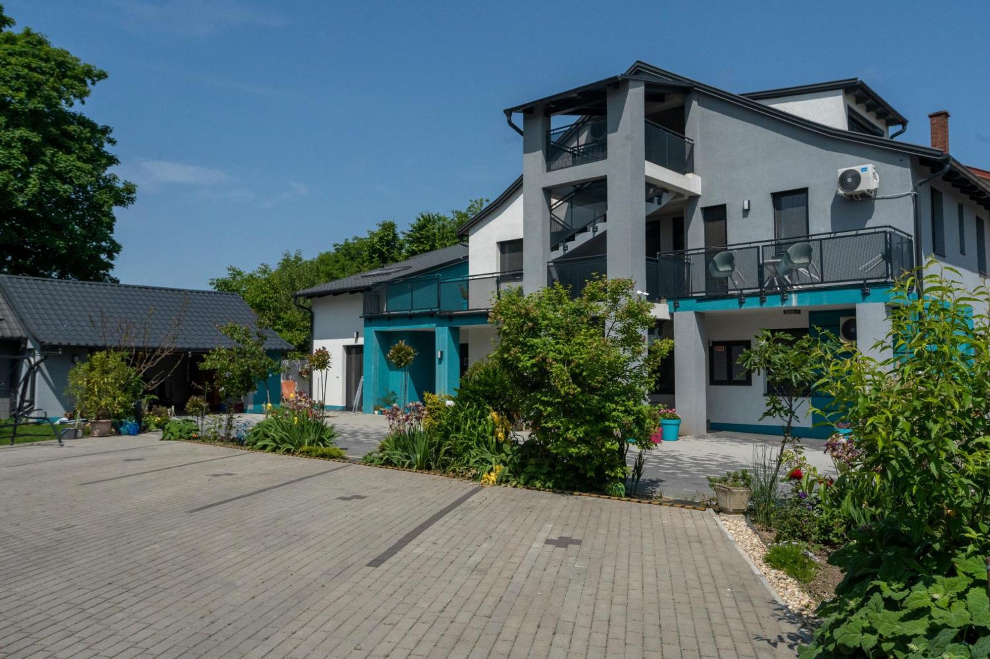Magdi Vendeghaz A-B Apartment Celldomolk Exterior photo